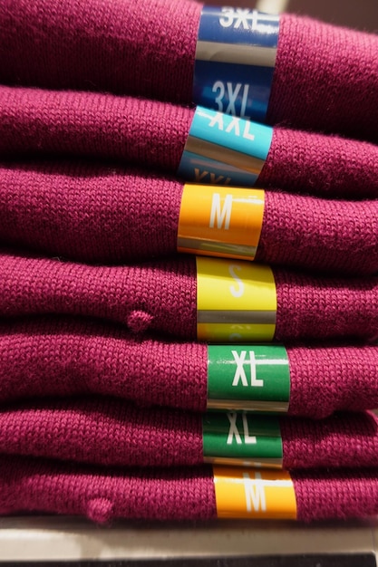 przykłady haftów na tkaninach